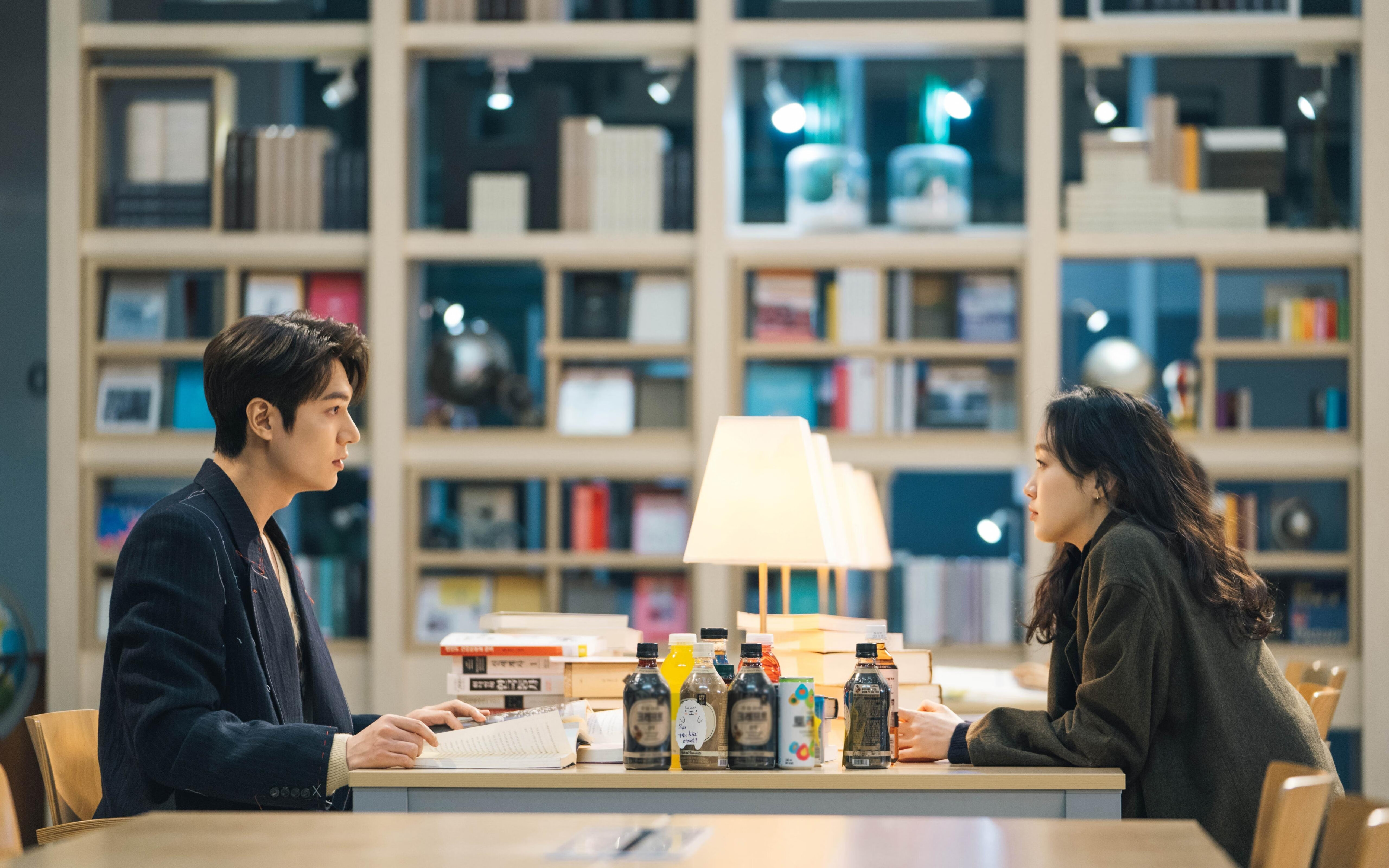 普劳德比赛中段紧咬领先集团,德普劳内受伤